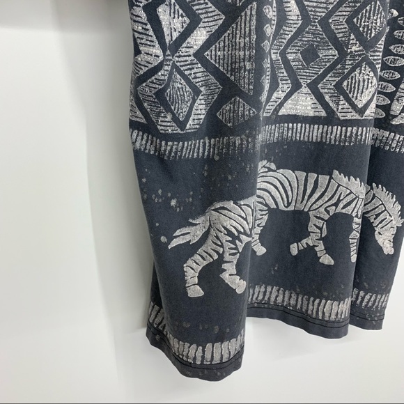 Vintage EZL Oversized Tribal Zebra Graphic Gray Short Sleeve Crew Neck Tee - Picture 9 of 16